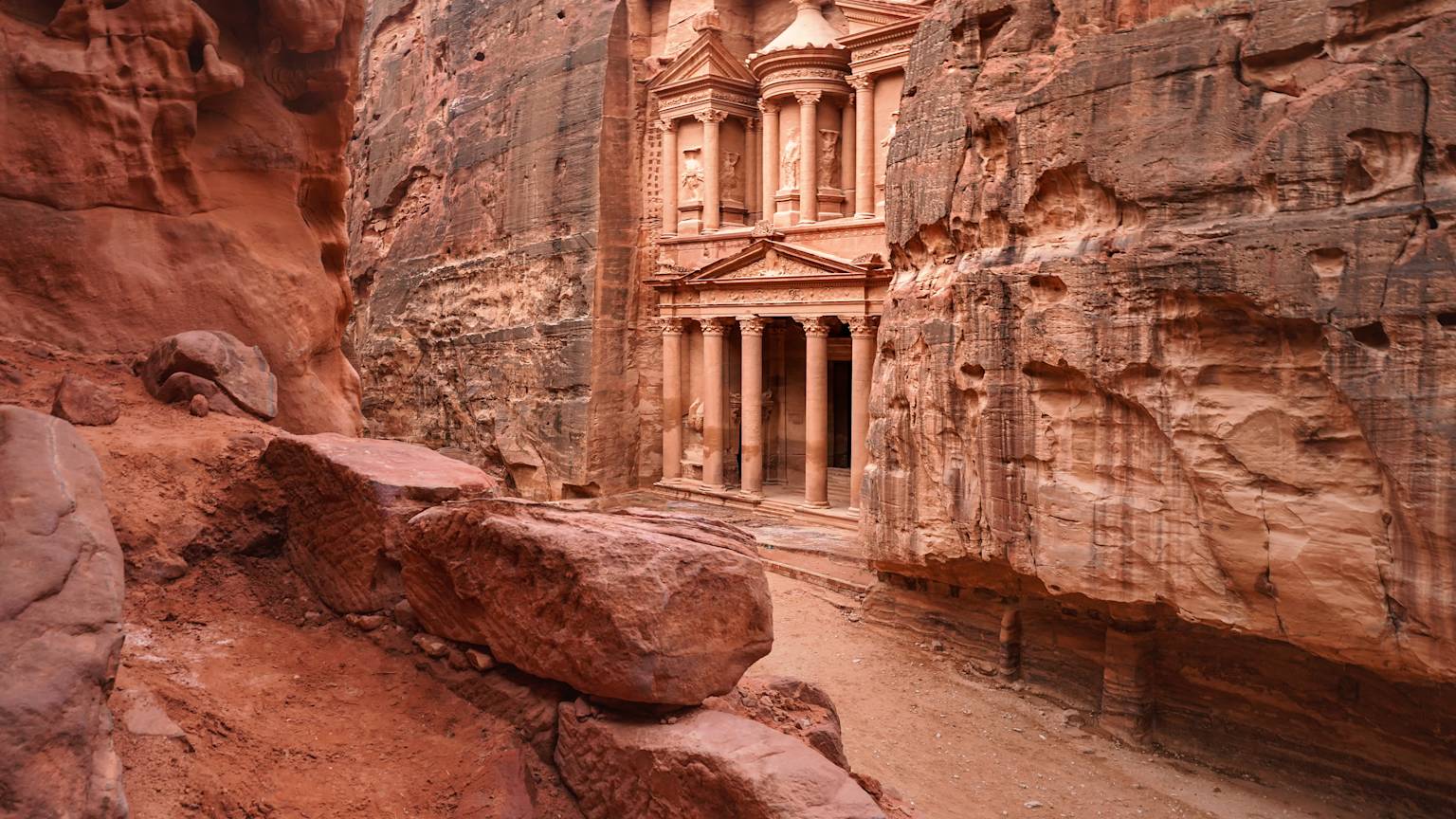 petra-jordan-middle-east-expat-explore