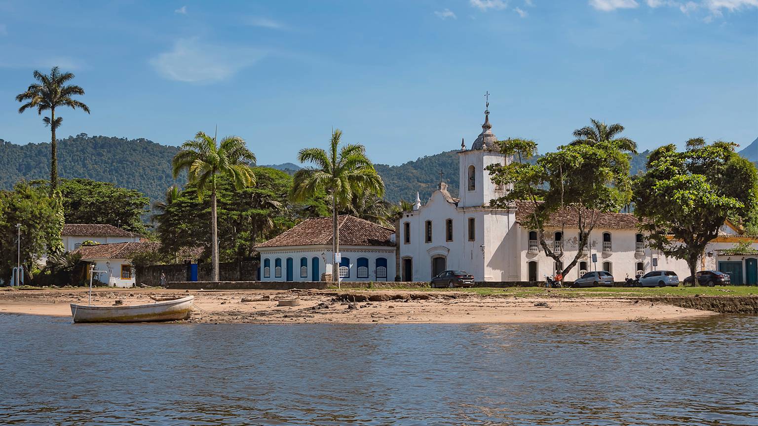 brazil-paraty-historic-centre-church-beach-palm-trees