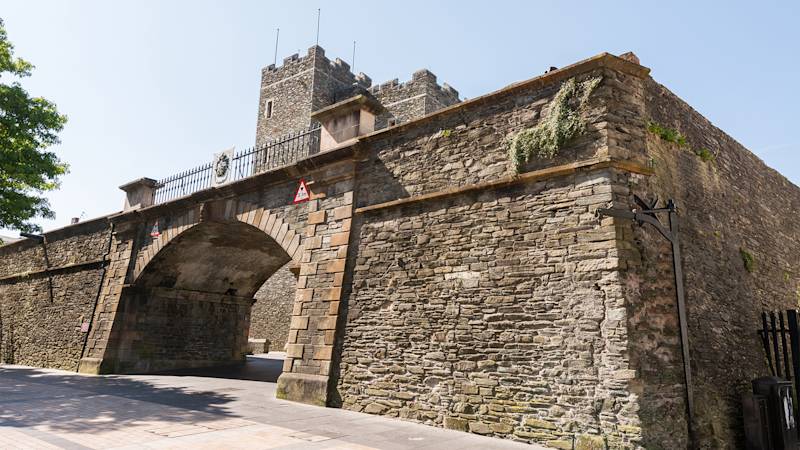 northern-ireland-country-listing-page-the-derry-walls