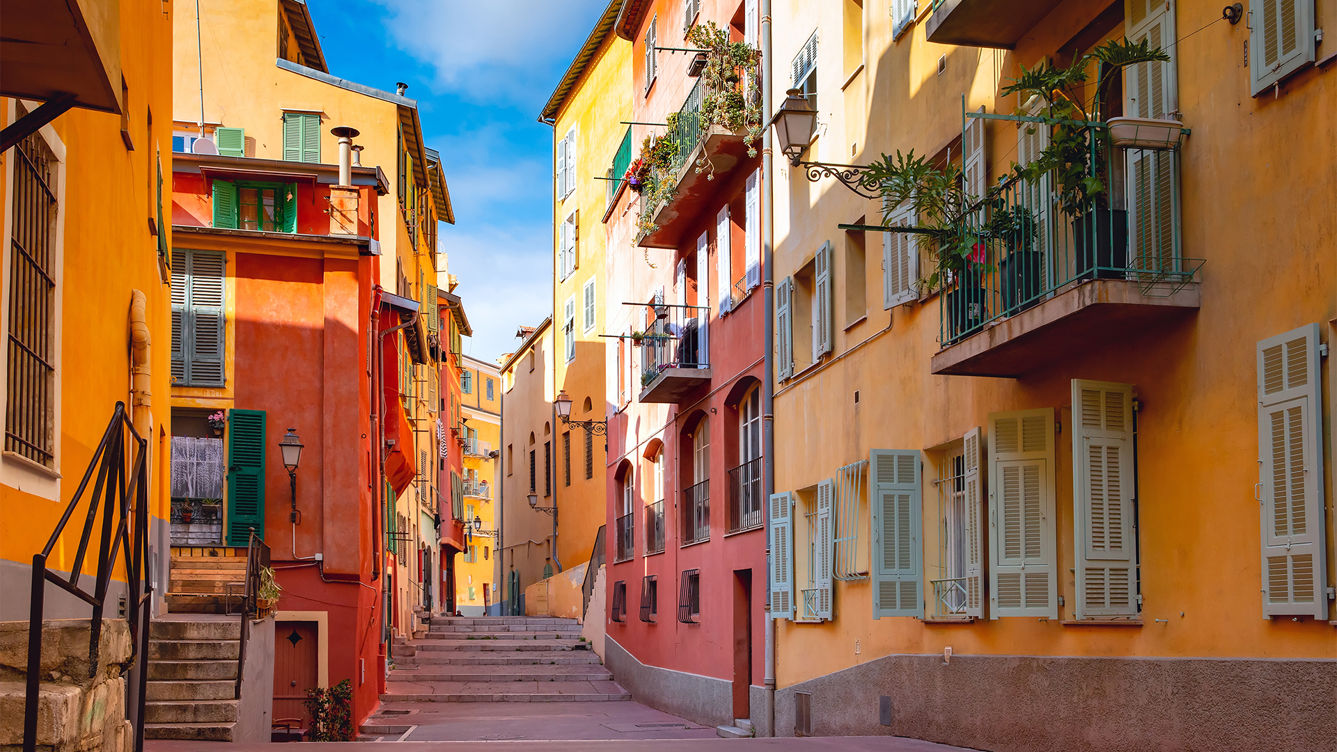 Nice-Old-Town-France-street-french-riviera