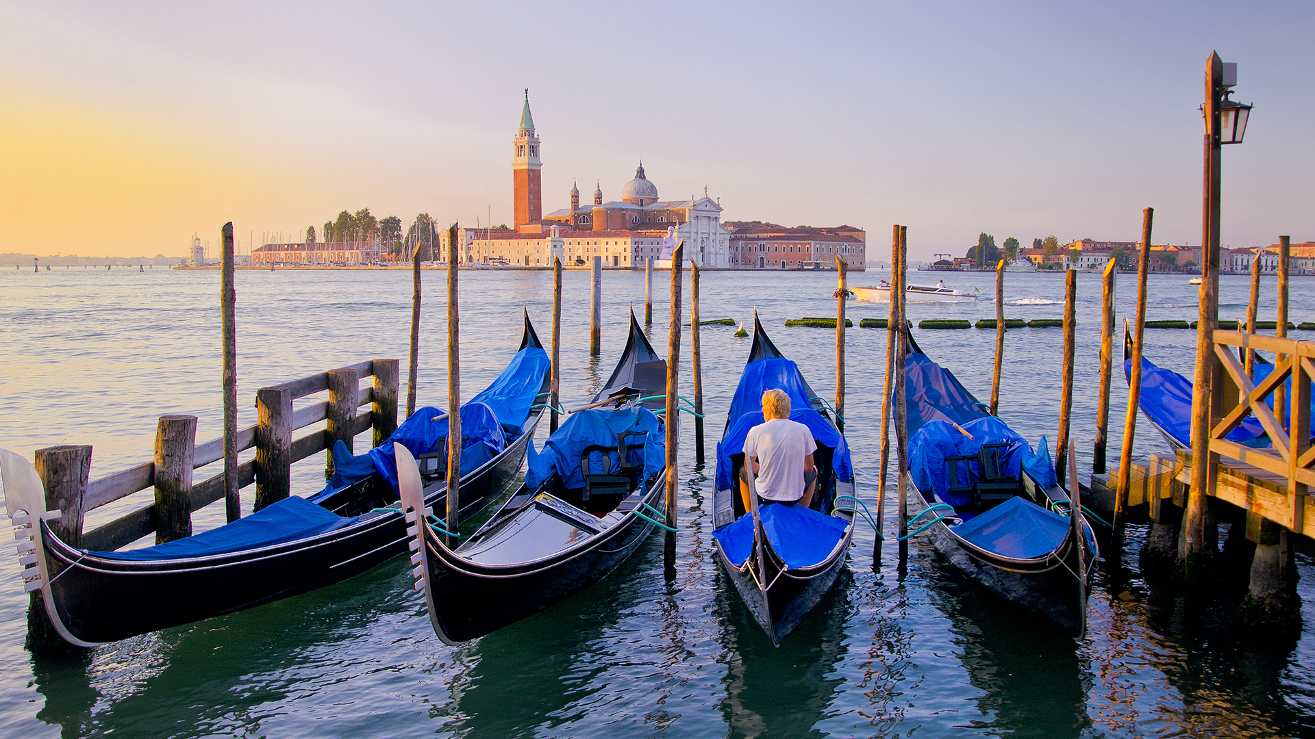gondola-ride-venice-italy
