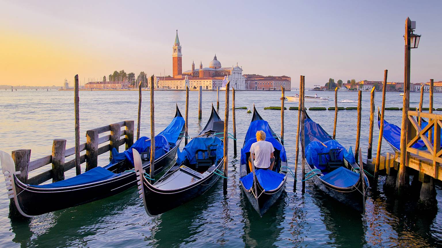 gondola-ride-venice-italy
