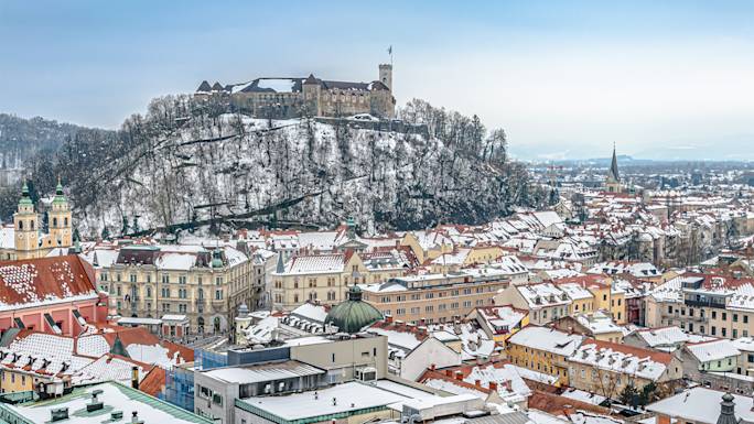 guided-walking-tour-in-ljubljana-winter-experience