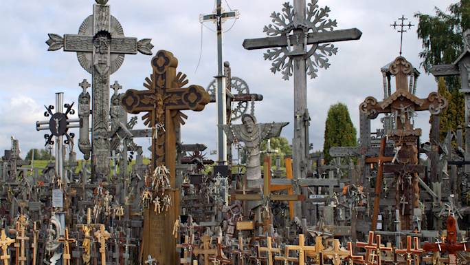 visit-the-hill-of-crosses-experience