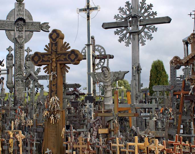 visit-the-hill-of-crosses-experience