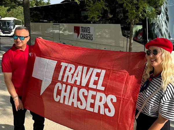 travel-chasers-guided-group-tours-classic-coach-flag-tour-leader-driver
