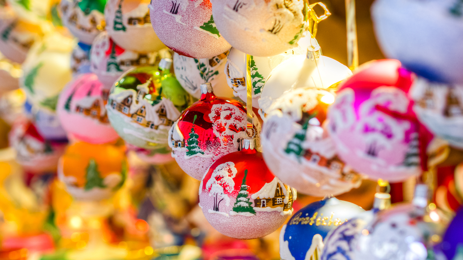 christmas-market-europe-snow-christmas-ball-swiper-hero-gallery