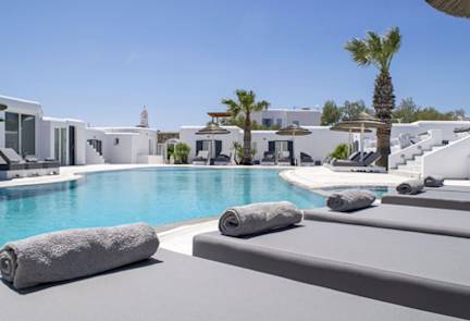 giannoulaki-hotel-pool-area