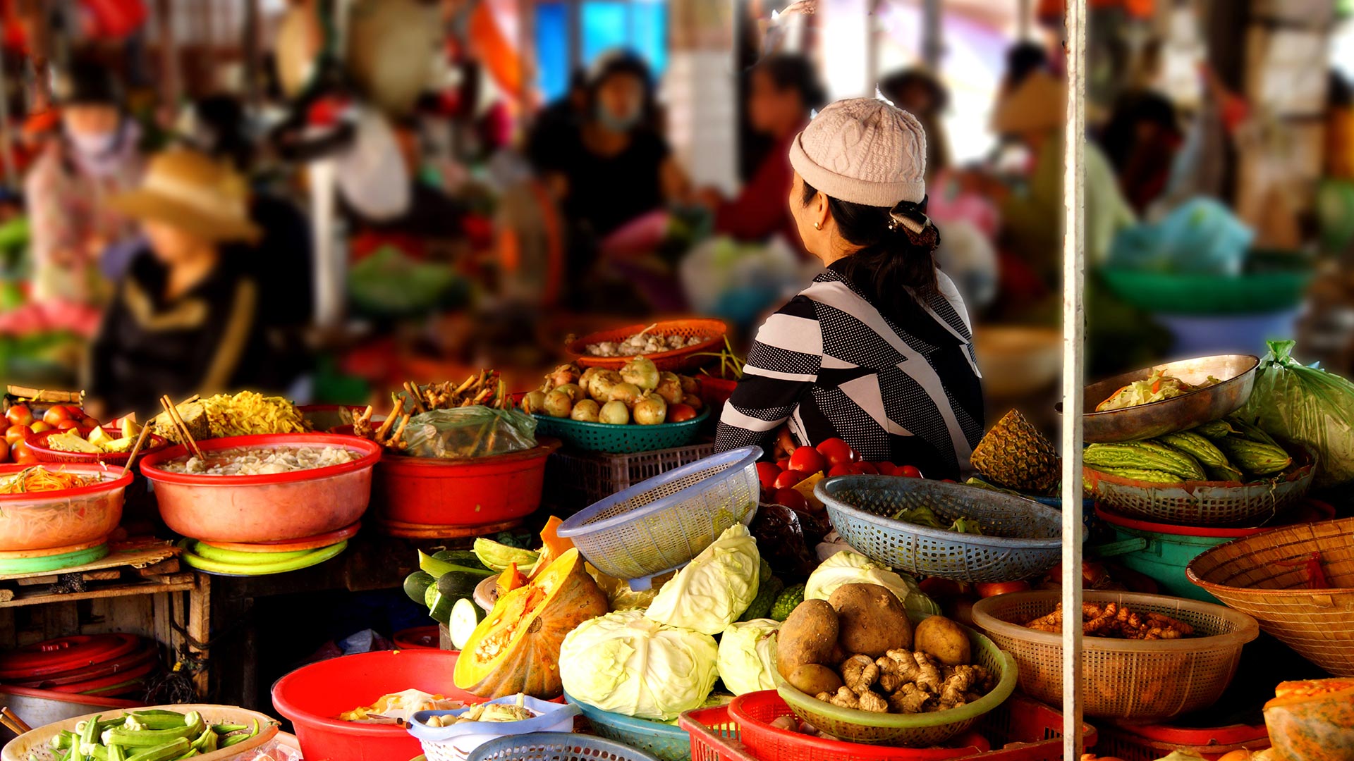 Vietnam-Dong-Ba-Market