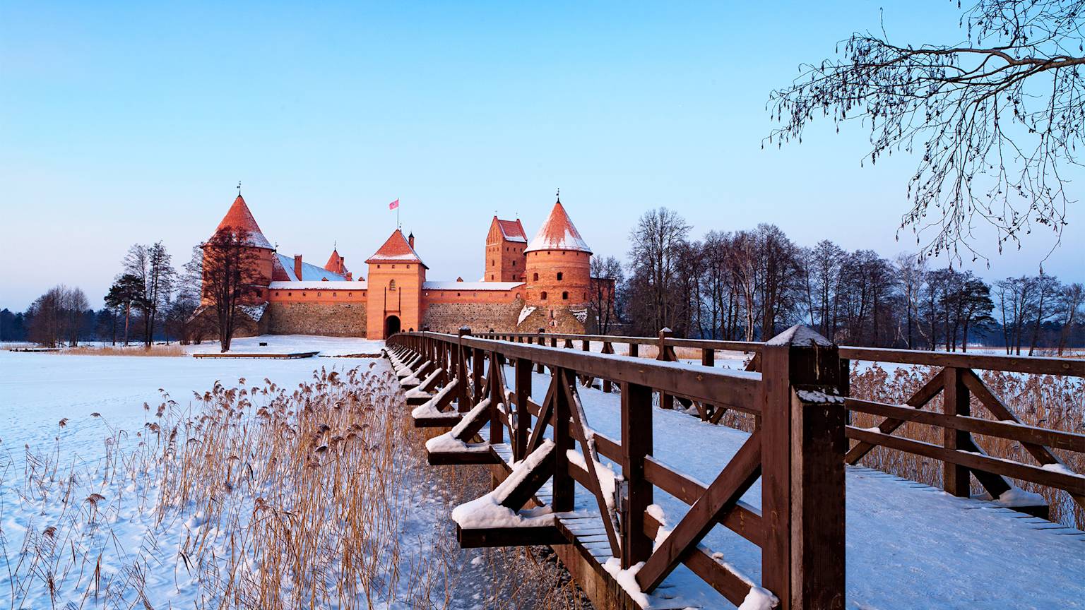 trakai-castle-winter-lithuania-swiper-hero-gallery