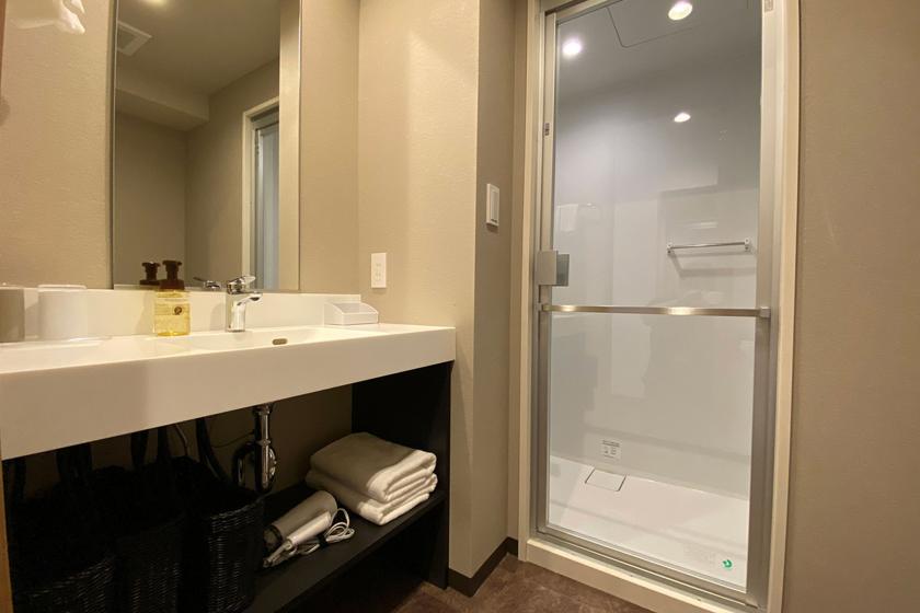 chisun-premium-kyoto-kujo-hotel-bathroom