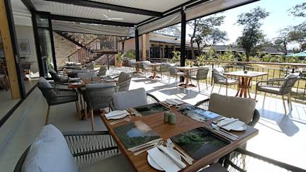 waterfalls-lodge-hotel-breakfast-room