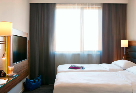 moxy-london-stratford-hotel-room