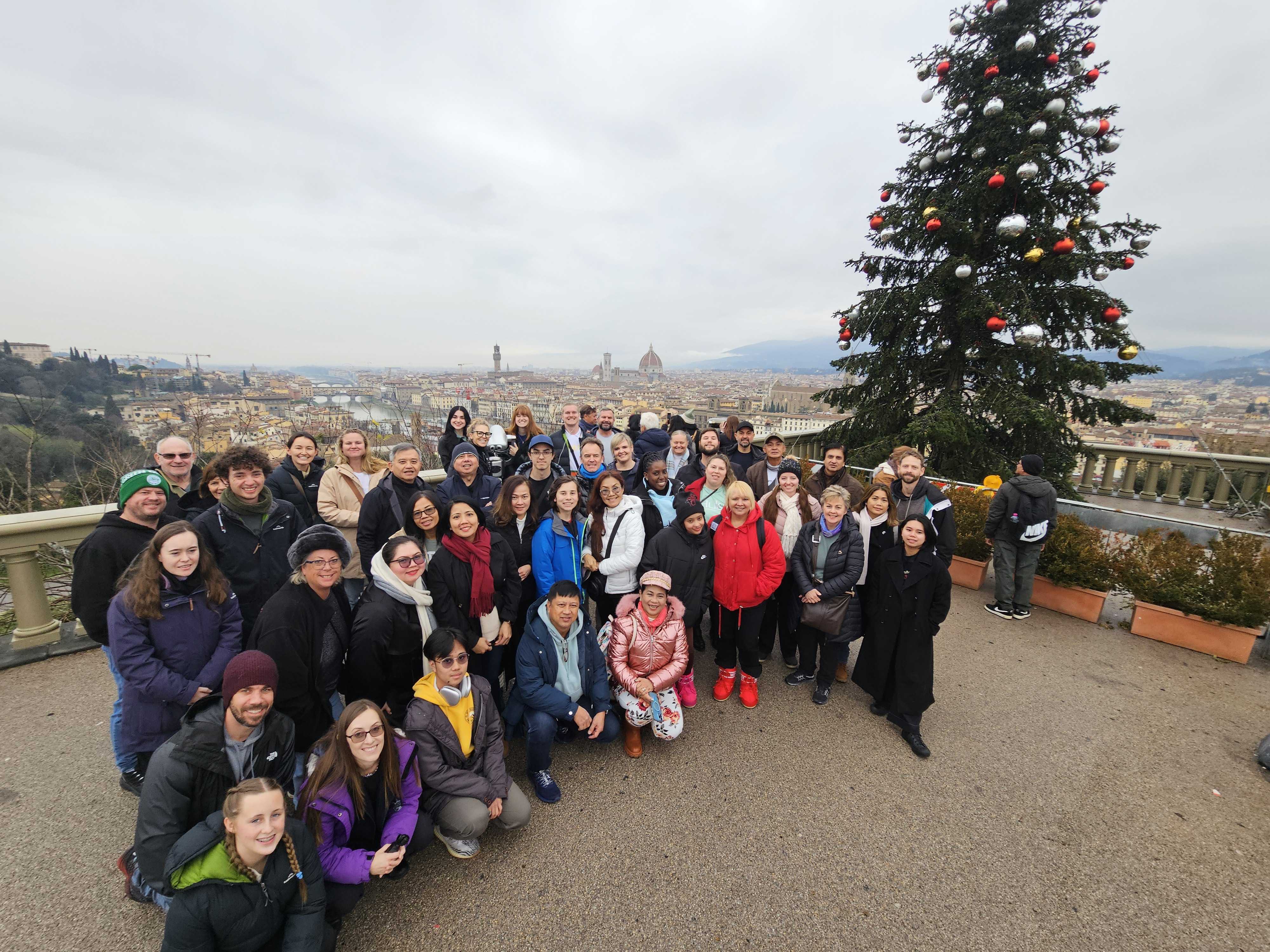 florence-italy-view-point-group-photo-instagram-_expatexplore