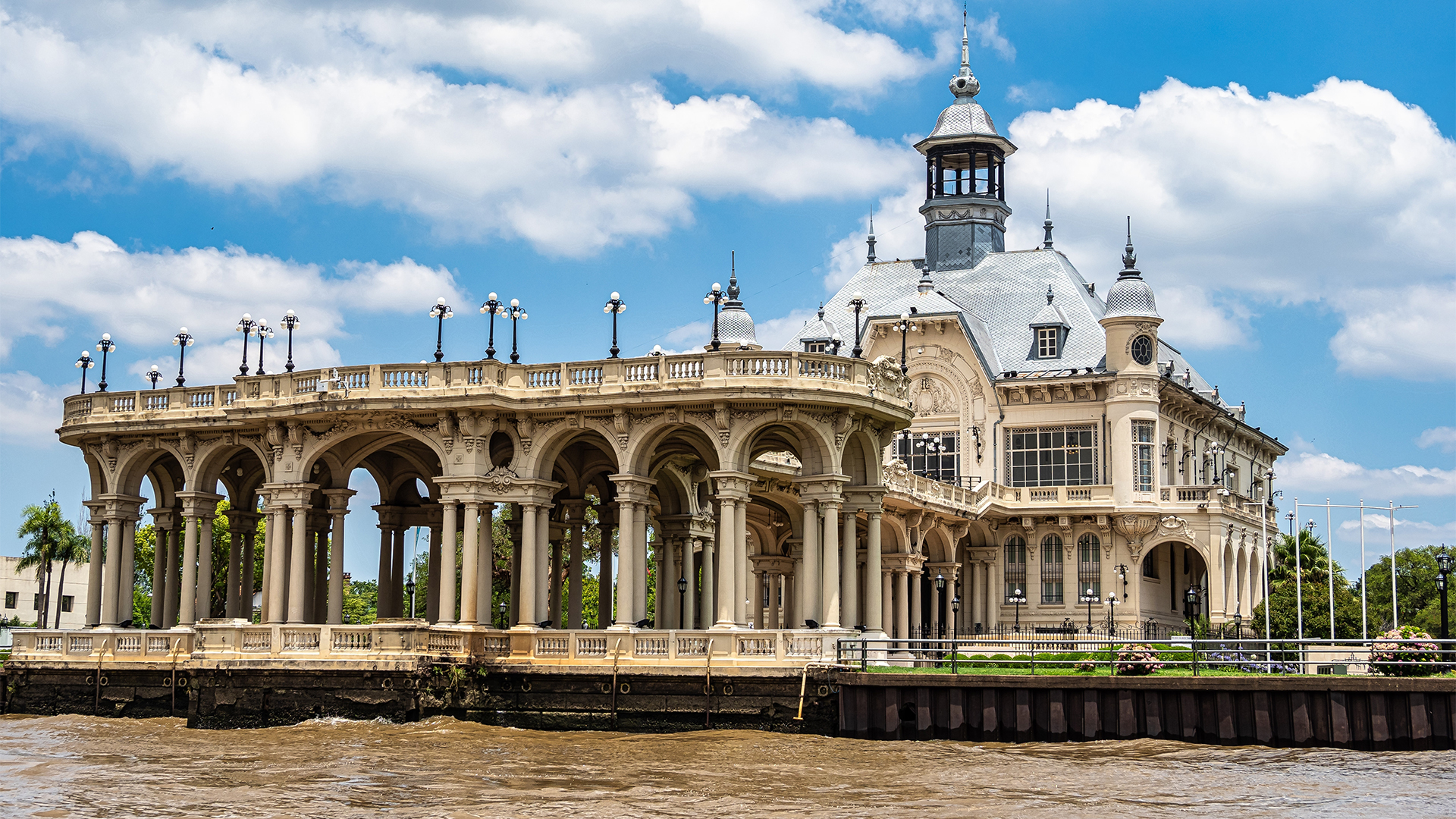 Explore the city of Tigre on the Tigre River Delta