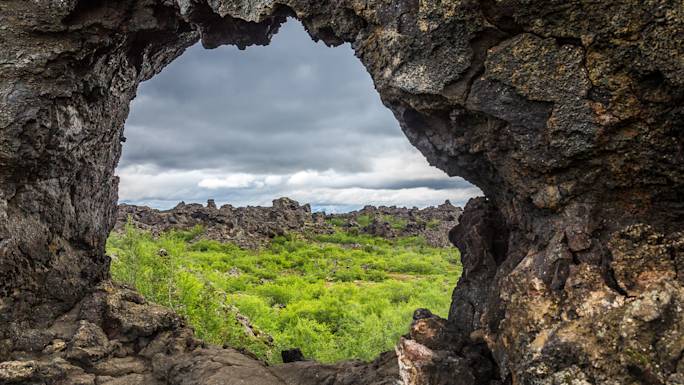 walk-through-dark-castles-of-dimmuborgir-included-experience