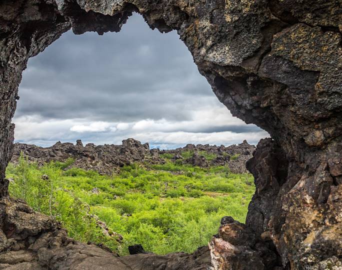 walk-through-dark-castles-of-dimmuborgir-included-experience