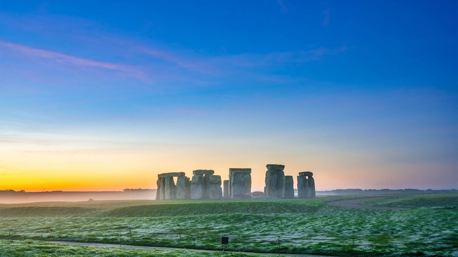stonehenge-winter-sun-england-uk-swiper-hero-gallery
