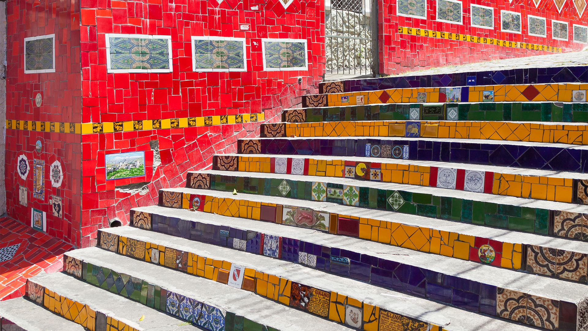 Seláron-staircase-brazil-swiper-hero-gallery