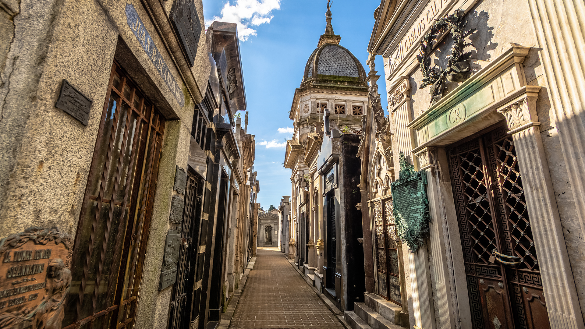 recoleta-cemetary-buenos-aires-argentina-swiper-hero-gallery