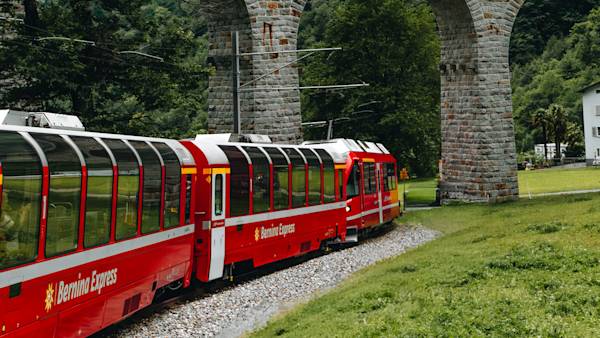 travel-chasers-signature-range-train-travel