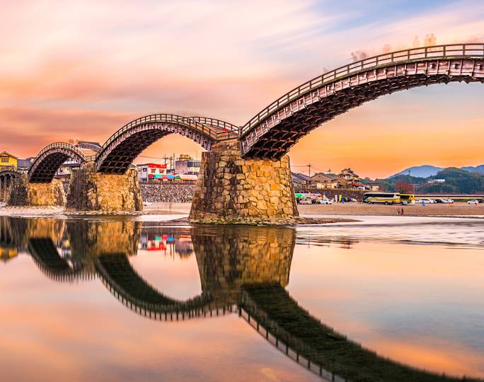 walk-along-the-kintaikyo-bridge-experience