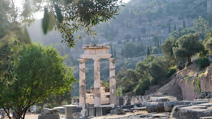 explore-the-ancient-ruins-of-delphi-experience