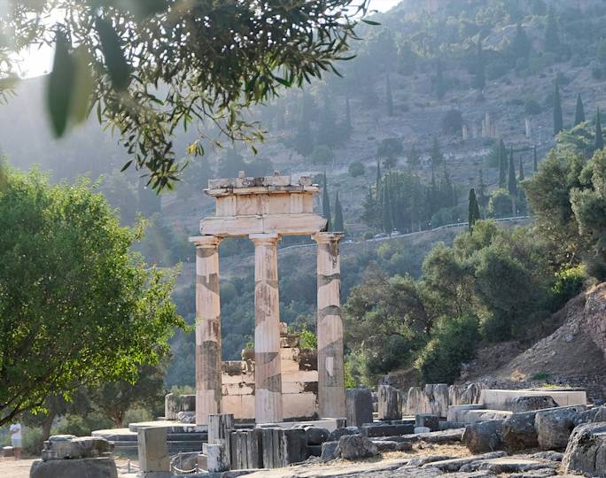 explore-the-ancient-ruins-of-delphi-experience
