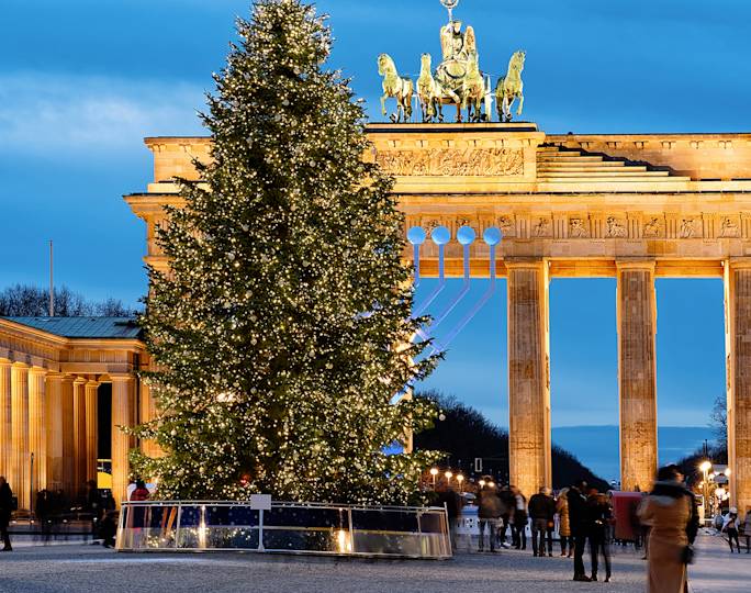 berlin-walking-and-driving-tour-winter-experience