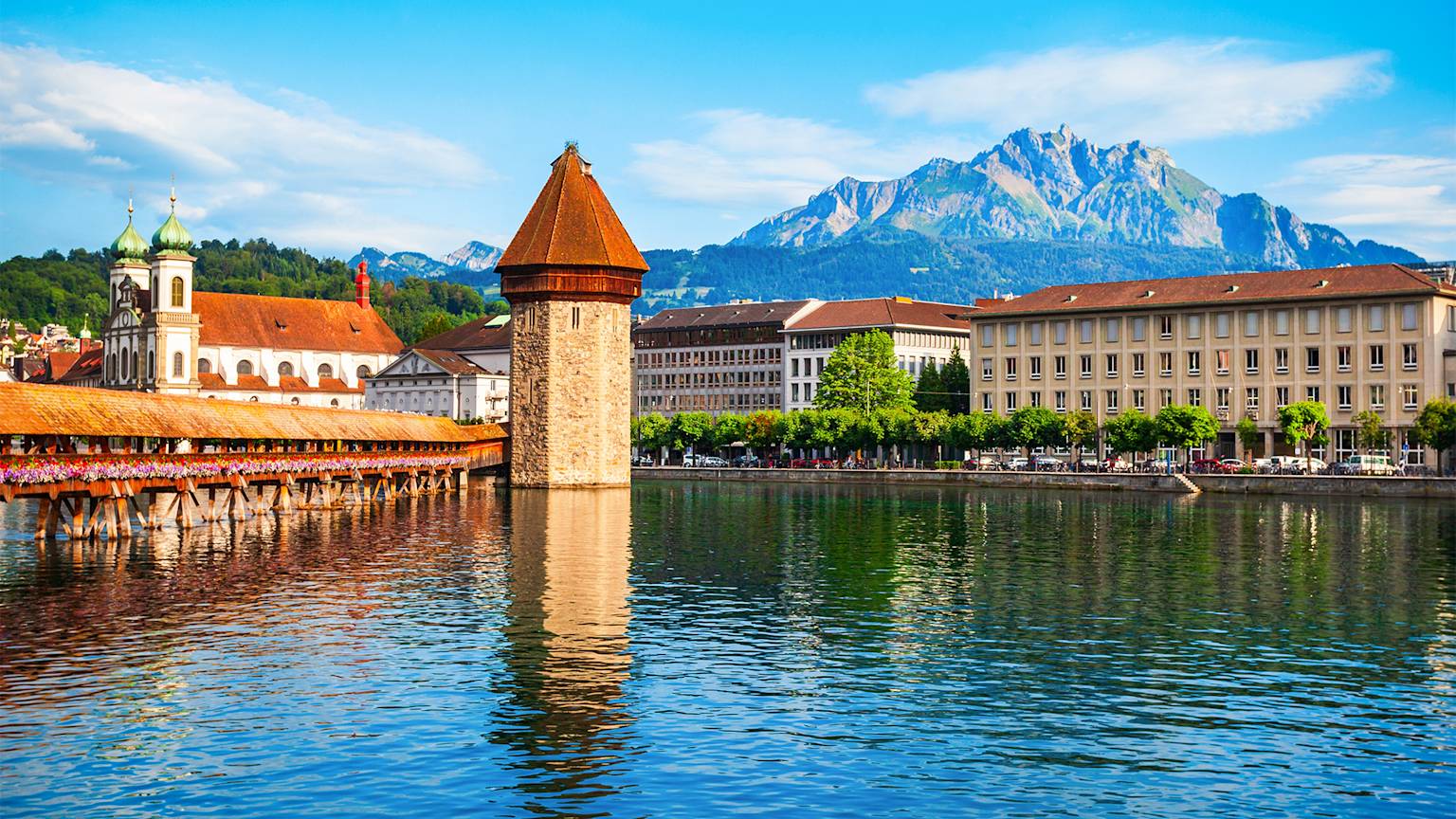 Lucerne-chape-bridge-switzerland-swiper-hero-gallery