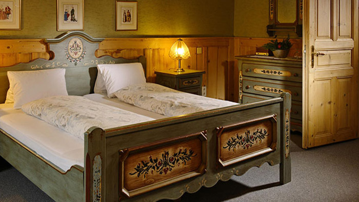 Jungfrau-Region-the-bear-inn-wilderswil-twin-room