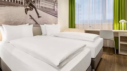 Super-8-by-Wyndham-Koblenz-room