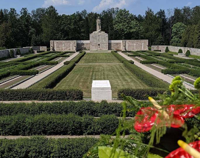 visit-the-latvian-military-cemetery-experience