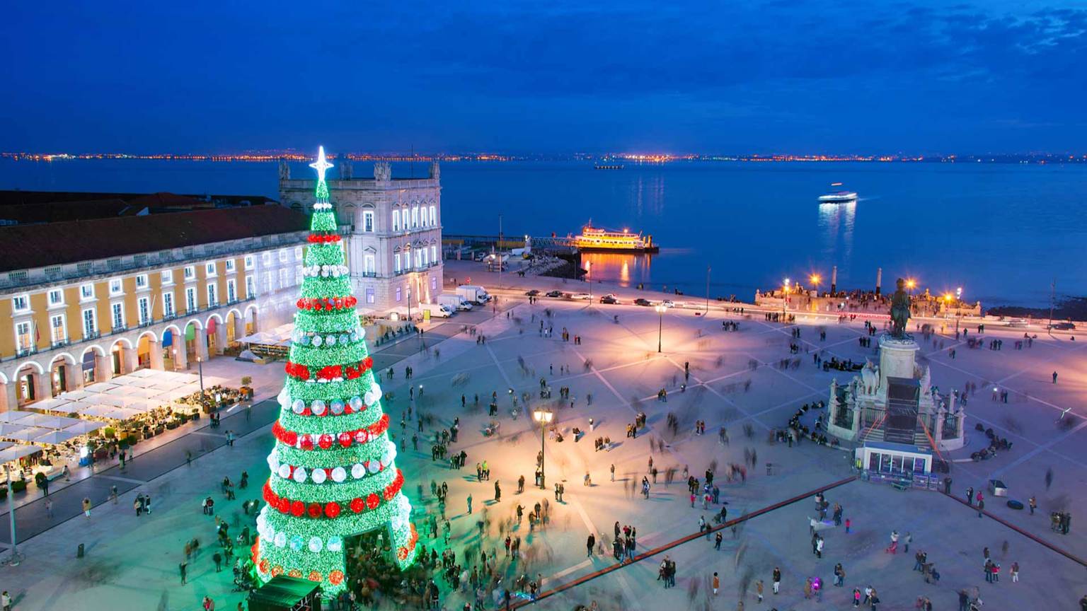 christmas-tree-commerce-square-lisbon-spain-and-portugal-christmas-day-6