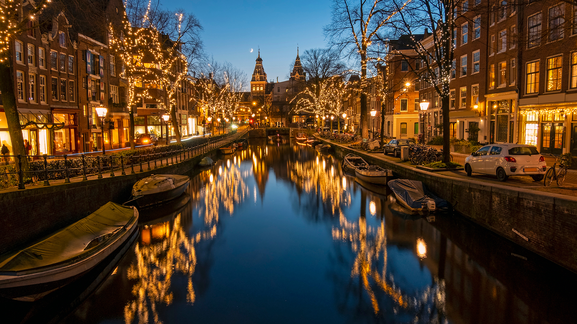 canal-amsterdam-netherlands-christmas-lights-swiper-hero-gallery
