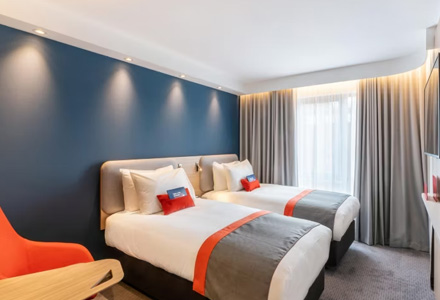 holiday-inn-express-derry-room