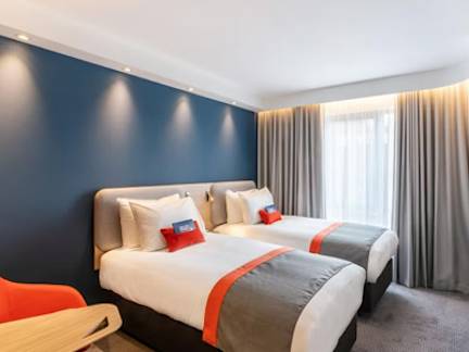 holiday-inn-express-derry-room