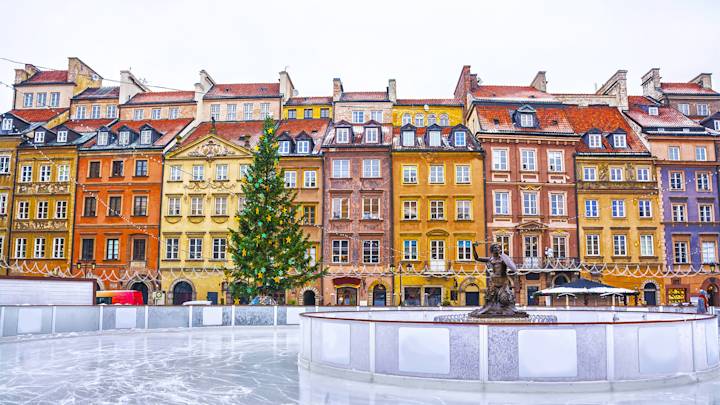 warsaw-poland-old-town-winter-swiper-hero-gallery