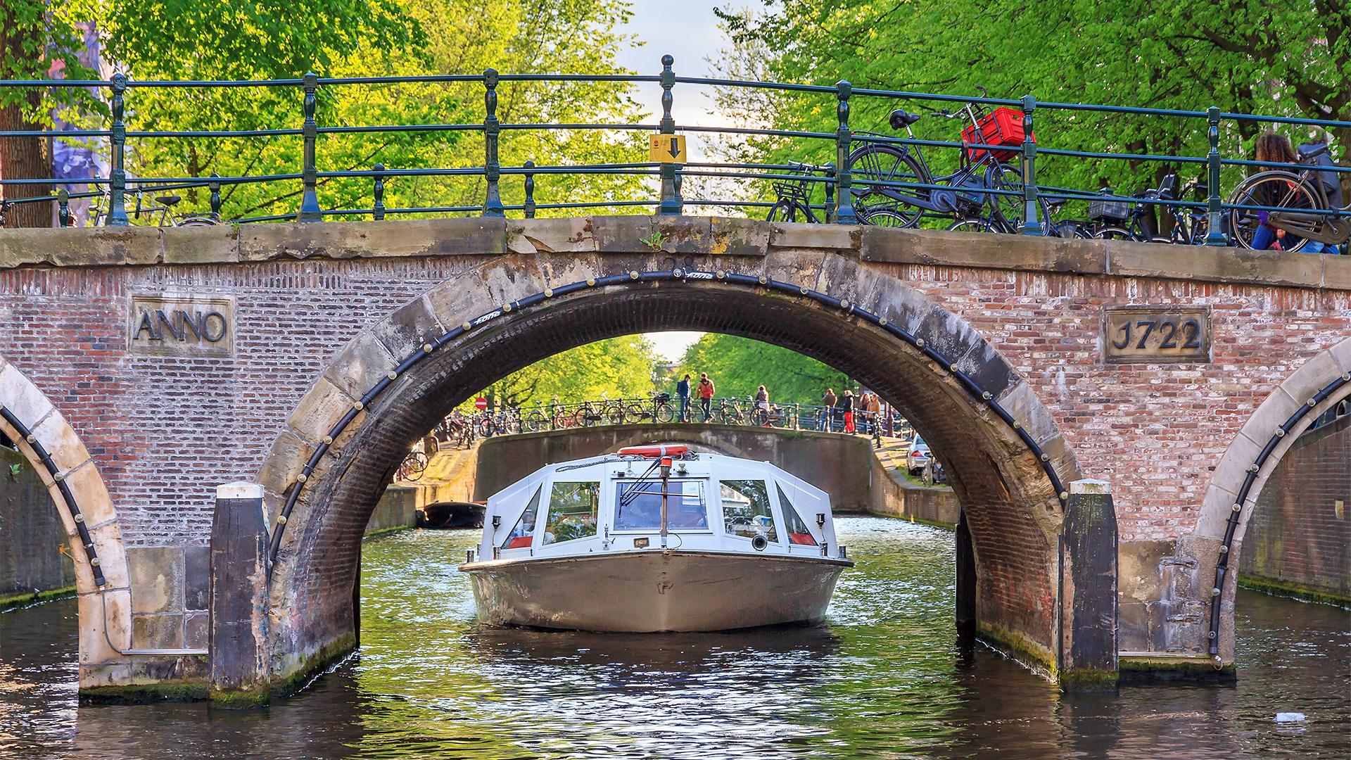 Amsterdam-Canal-Cruise-Netherlands-swiper-hero-gallery