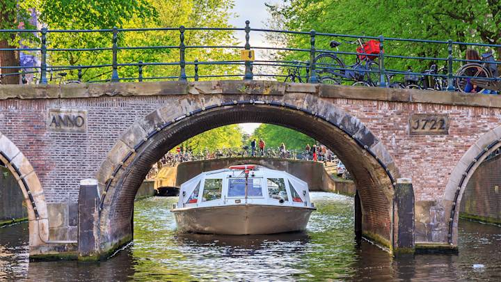 Amsterdam-Canal-Cruise-Netherlands-swiper-hero-gallery