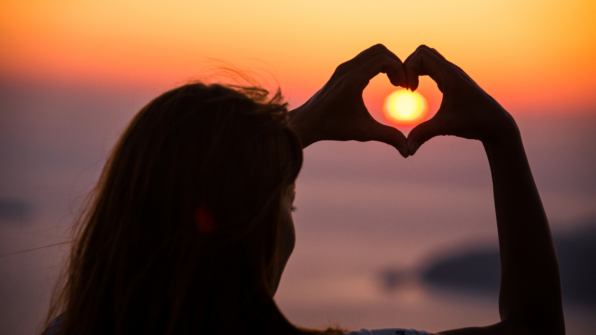 Santorini-island-sunset-heart-travel-Best-of-Greece