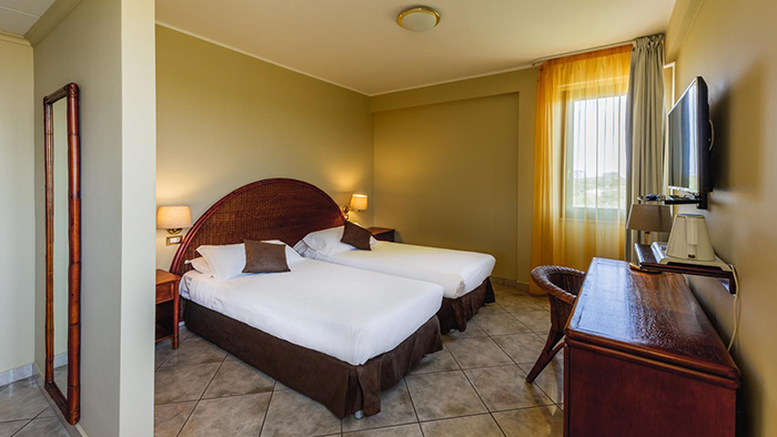 Hotel-Ara-Solis-room