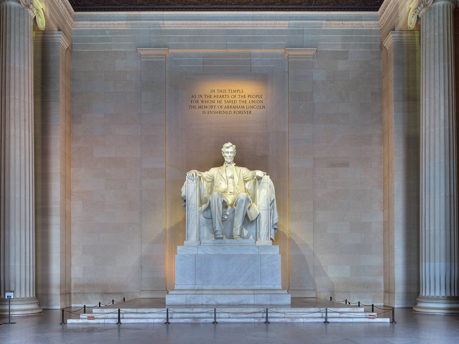 lincoln-statue-washington-dc-america-swiper-hero-gallery