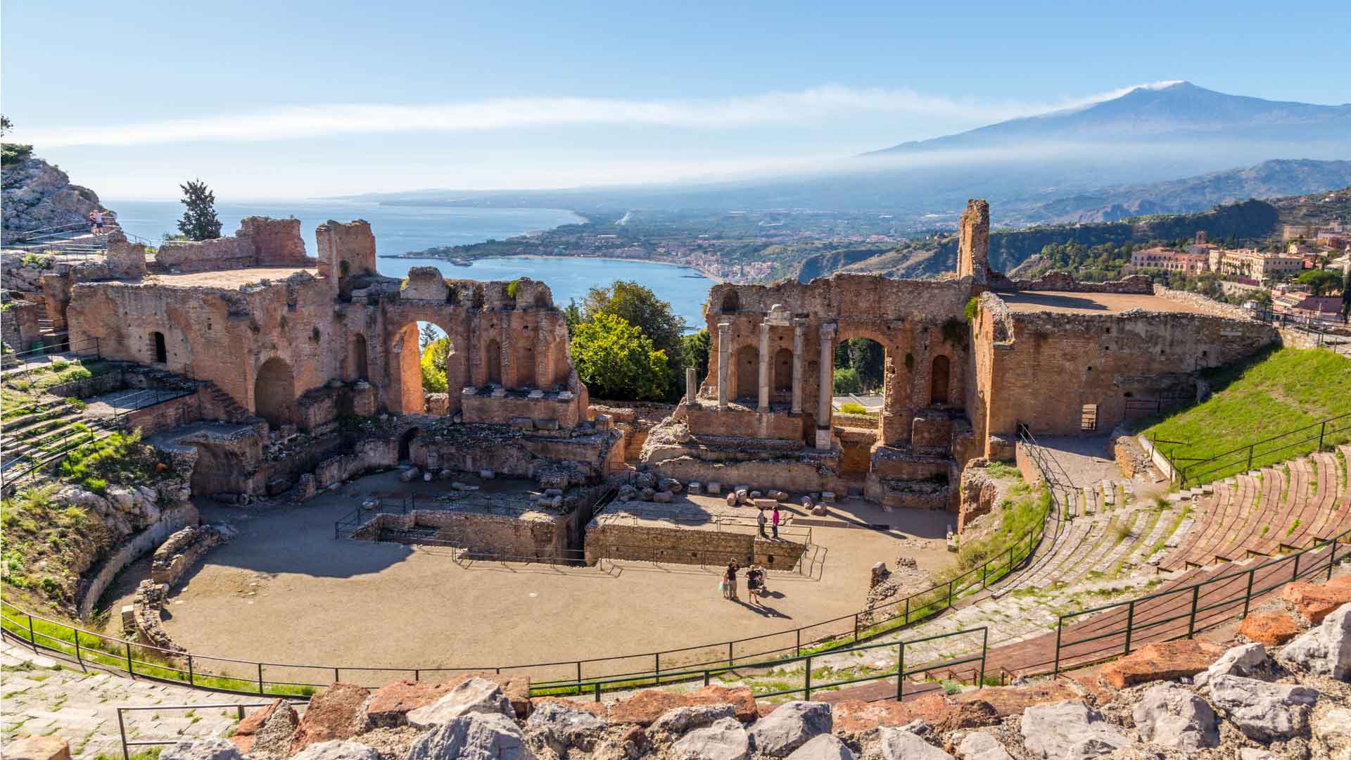 taormina-ampitheatre-italy-explorer-day-12