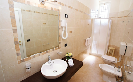 Hotel-Hotel-Massimo-dAzeglio-bathroom