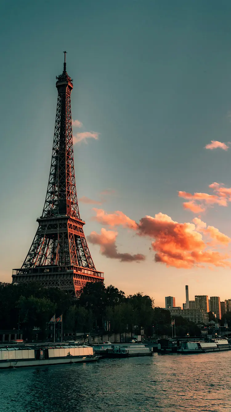 black-friday-travel-deals-expat-explore-vertical