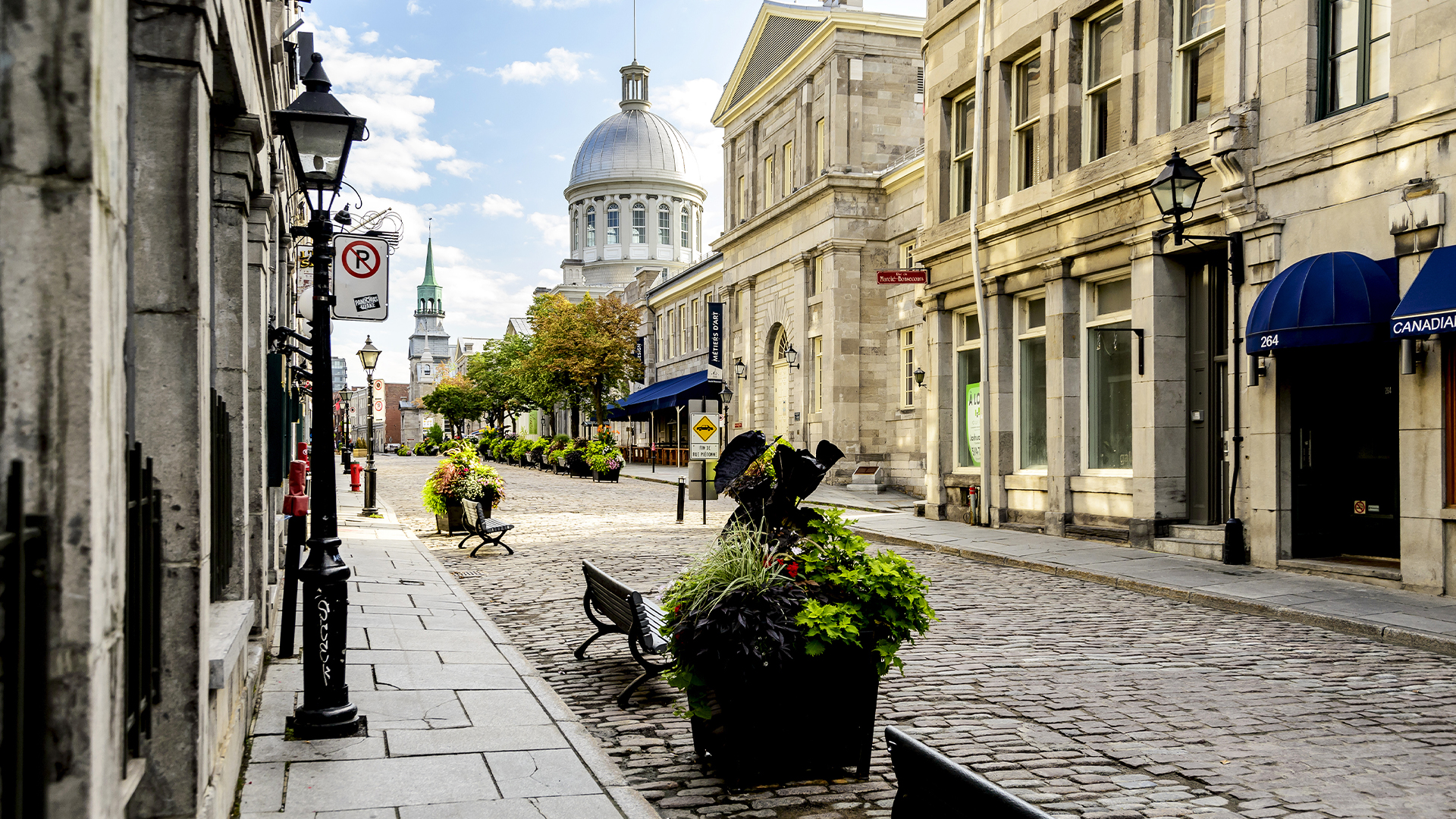 oldmontreal-quebec-canada-swiper-hero-gallery