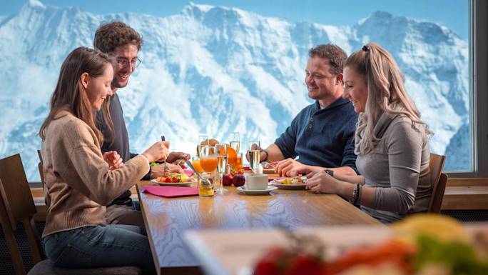 savour-lunch-atop-schilthorn