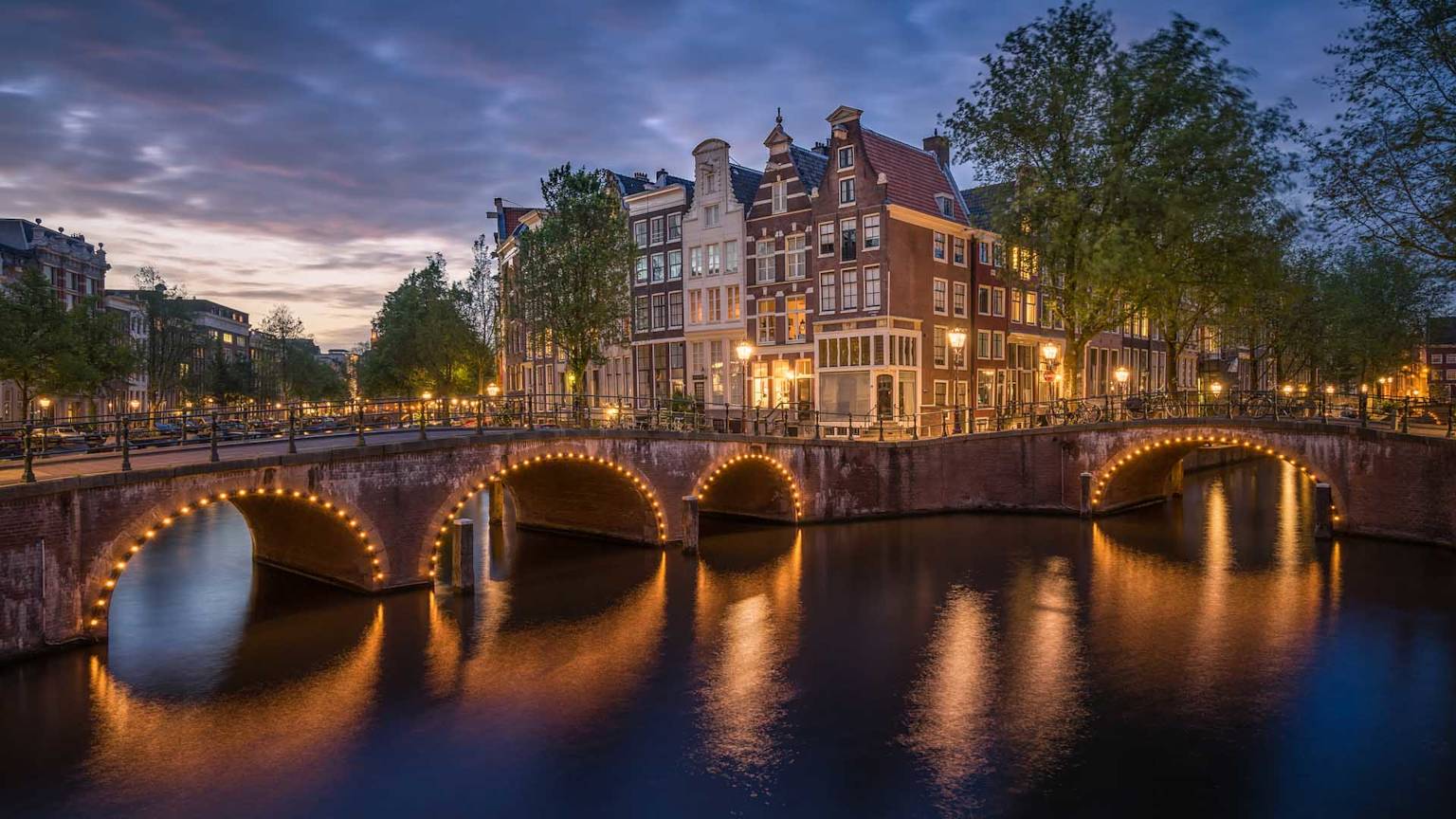 amsterdam-canals-netherlands-night-winter-lights