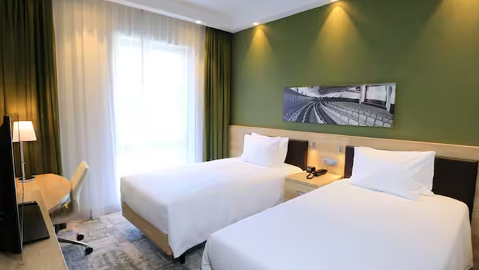 Hampton-by-Hilton-Gdansk-Old-Town-room